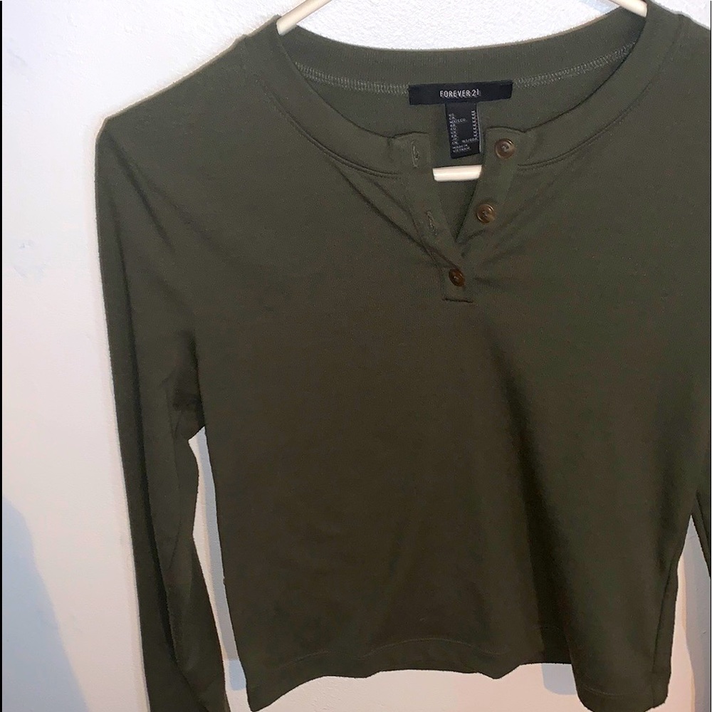 Fitted button crop top